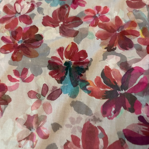 ST. JOHN
Brush-Stroke Floral Stretch Top (T1) - Picture 8 of 9